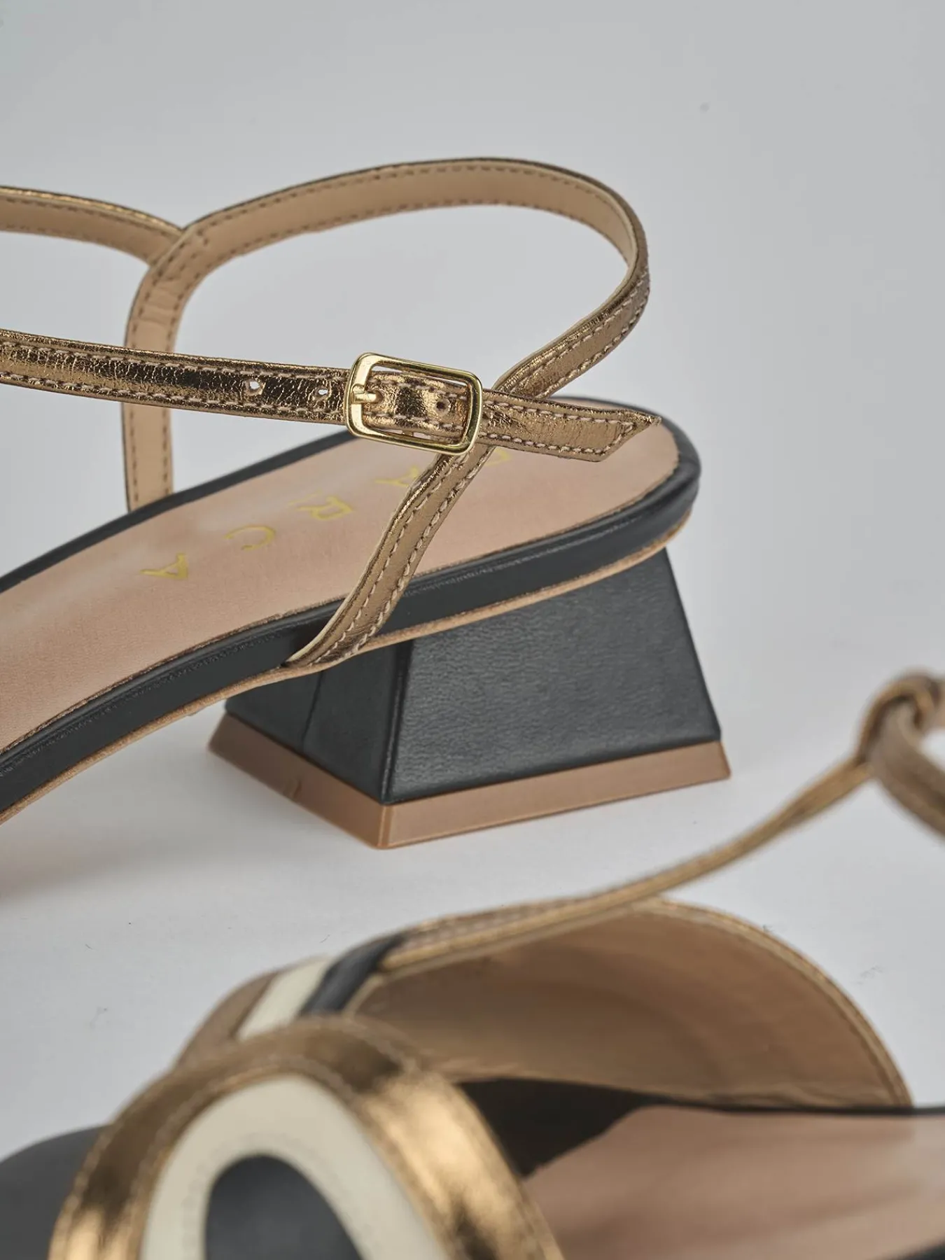 Sale Sandali tacco 4cm laminato Donna Sandali Tacco Basso