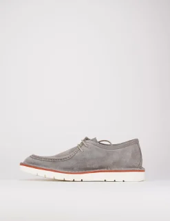 Hot stringata fondo gomma e soletto interno in vera pelle. Tomaia in morbido camoscio Uomo Stringate